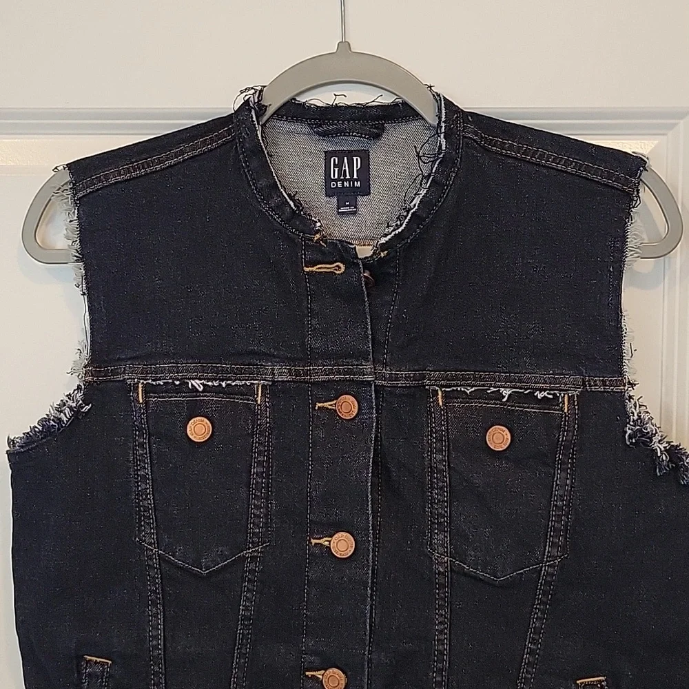 Gap Women's Sleeveless Distressed Denim Vest Jacket In Medium NWOT